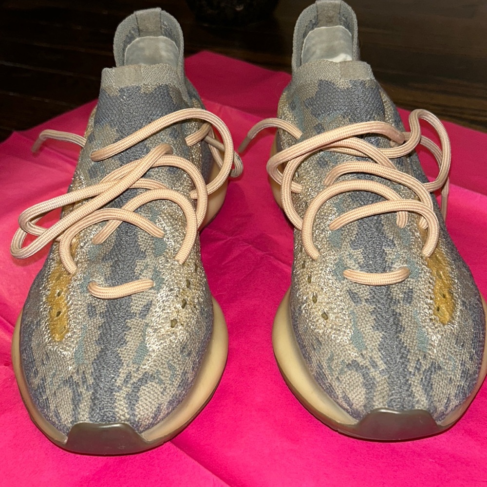Yeezy / Men’s 6 1/2 / Multi Gray & Beige